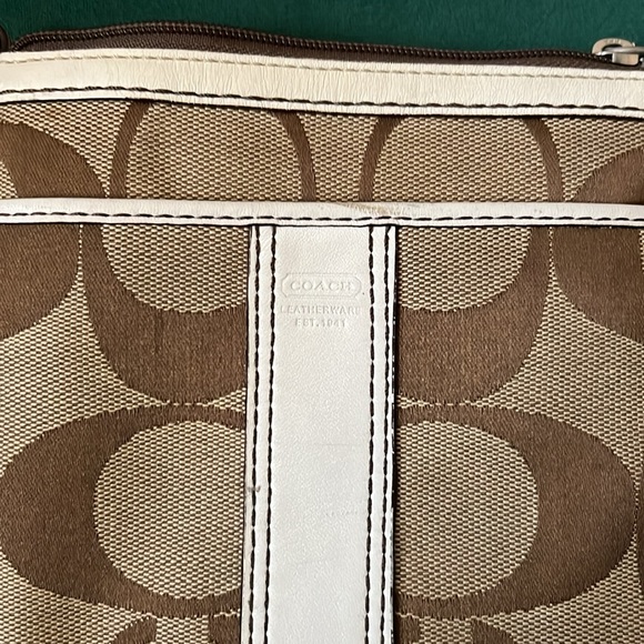 COACH crossbody bag- white leather and signature canvas - Picture 3 of 7